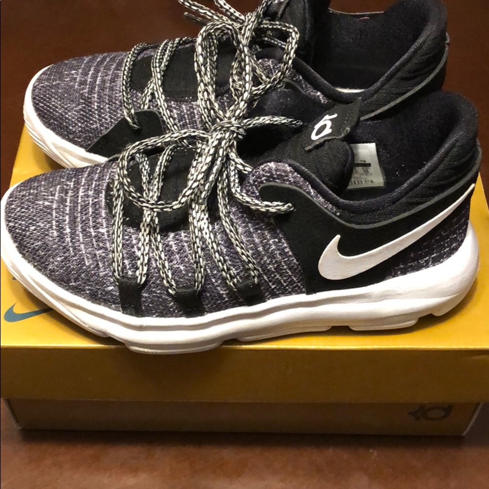 Nike Kevin Durant KD10 Kids size 12 Shoes